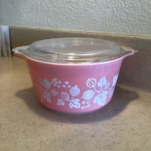 Vintage 1950’s Pyrex Pink Gooseberry #473 1qt.